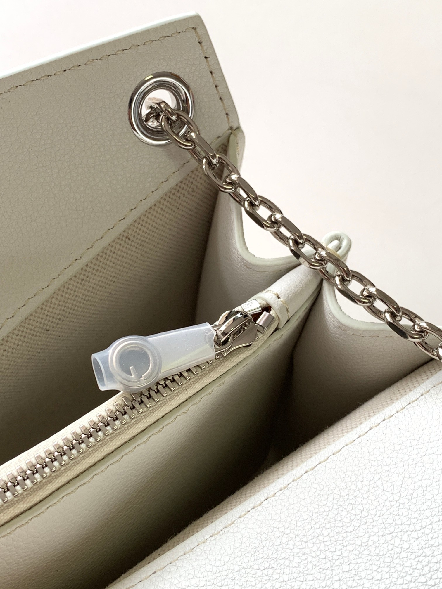 Rouette Structure Mini Shoulder Bag In White